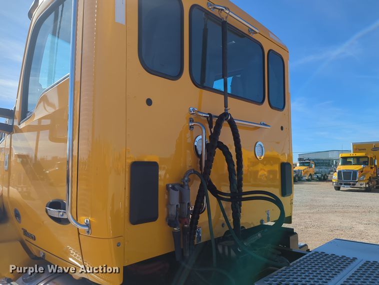 image for item OD9107 2019 Kenworth T680  semi truck