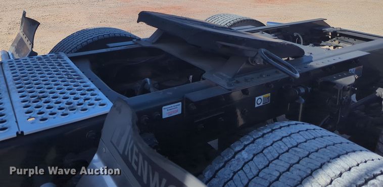 image for item OD9107 2019 Kenworth T680  semi truck