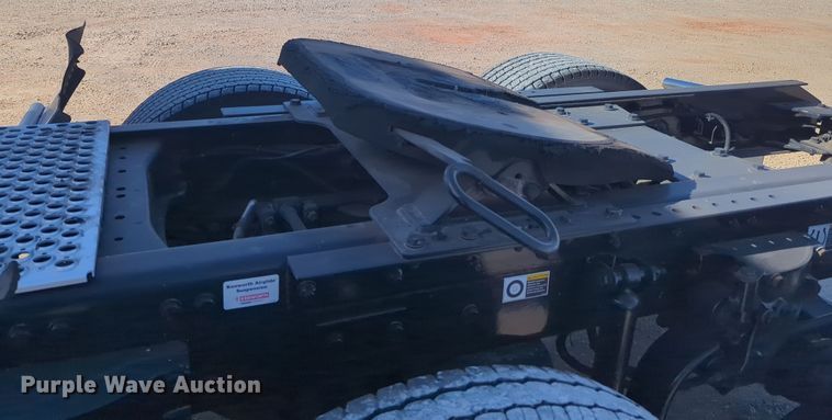 image for item OD9107 2019 Kenworth T680  semi truck