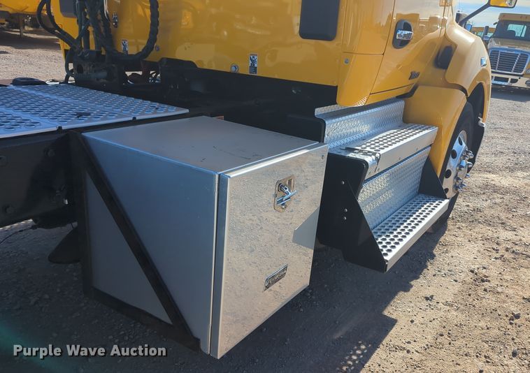 image for item OD9107 2019 Kenworth T680  semi truck