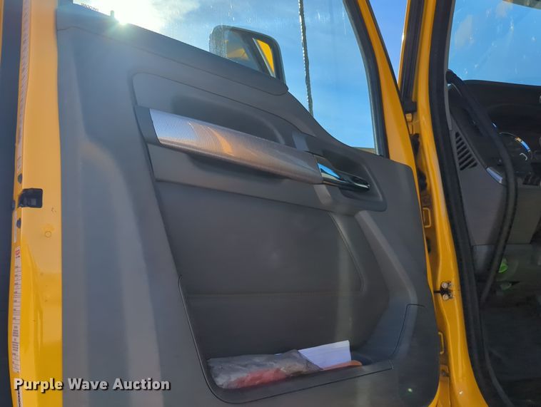 image for item OD9107 2019 Kenworth T680  semi truck