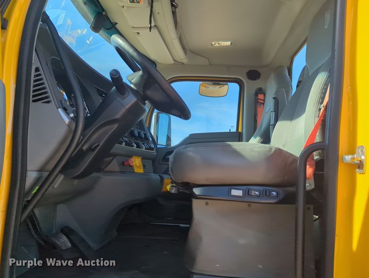 image for item OD9107 2019 Kenworth T680  semi truck