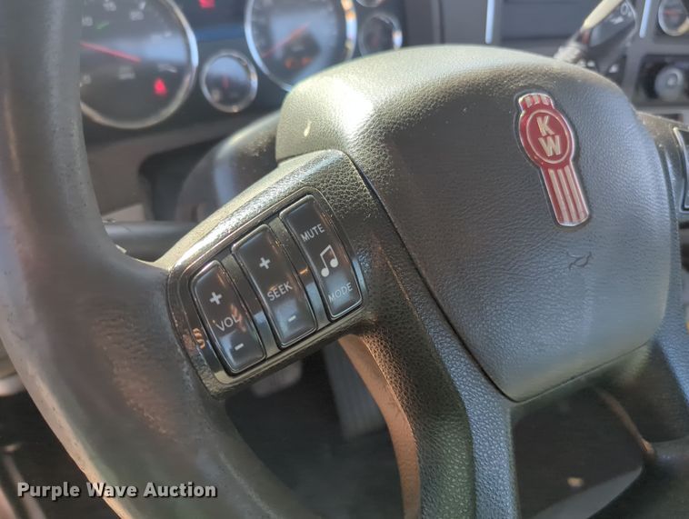 image for item OD9107 2019 Kenworth T680  semi truck