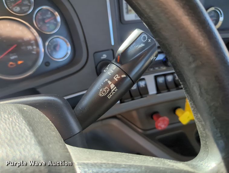 image for item OD9107 2019 Kenworth T680  semi truck