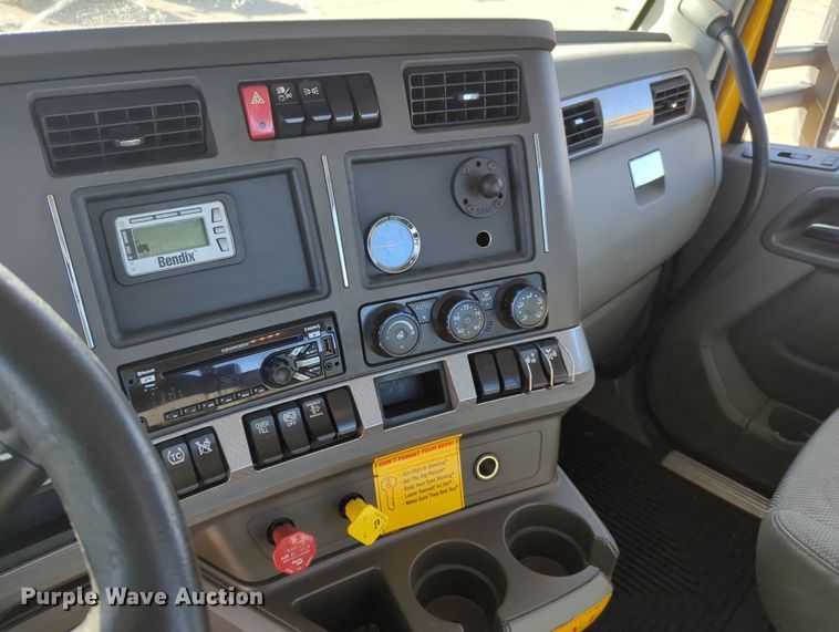 image for item OD9107 2019 Kenworth T680  semi truck