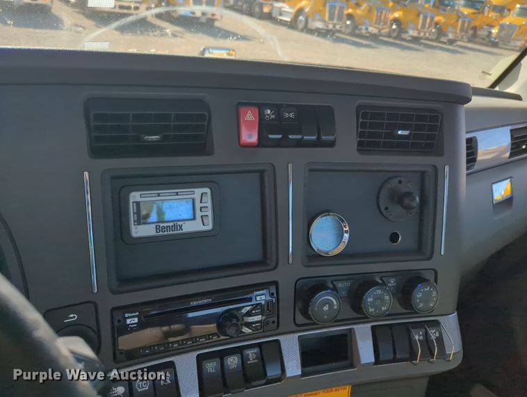 image for item OD9107 2019 Kenworth T680  semi truck