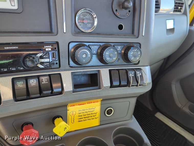 image for item OD9107 2019 Kenworth T680  semi truck