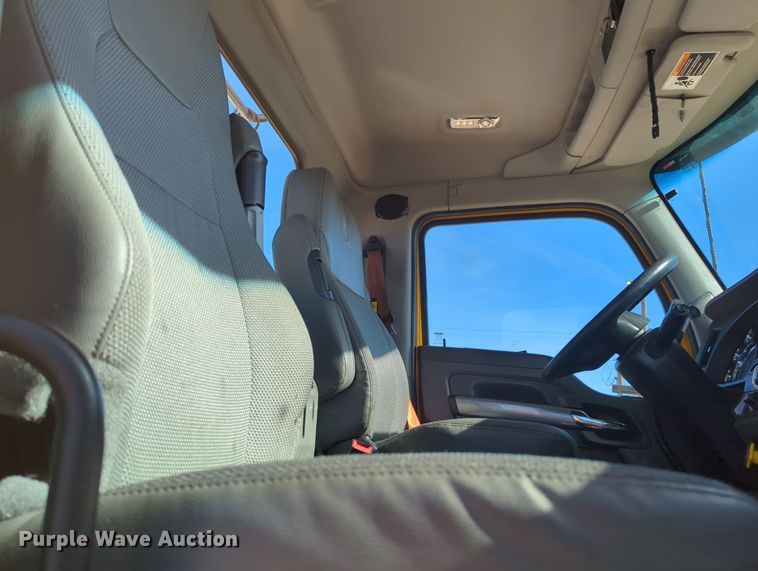 image for item OD9107 2019 Kenworth T680  semi truck