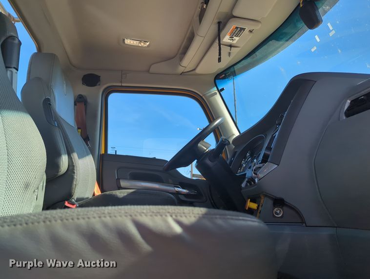 image for item OD9107 2019 Kenworth T680  semi truck