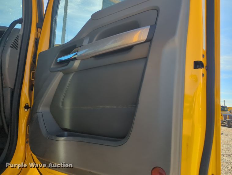 image for item OD9107 2019 Kenworth T680  semi truck