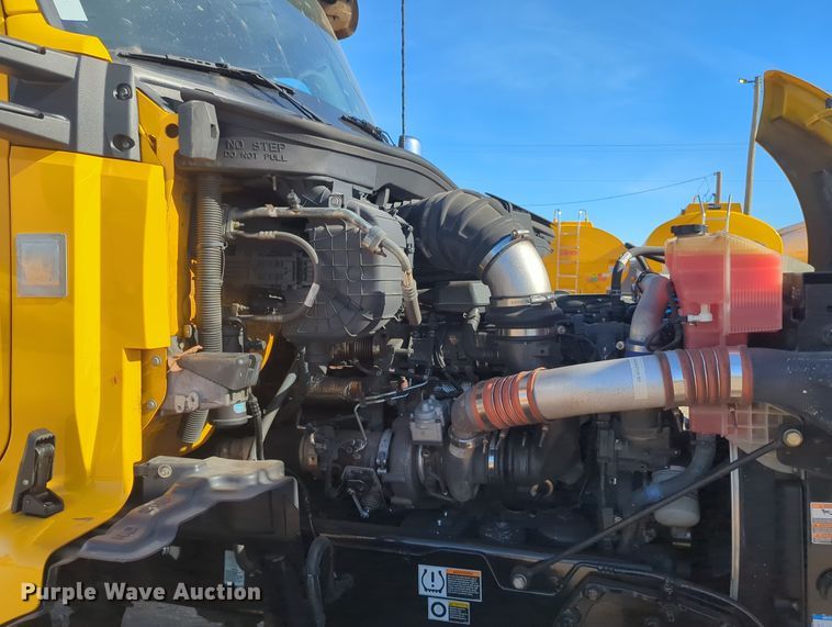 image for item OD9107 2019 Kenworth T680  semi truck