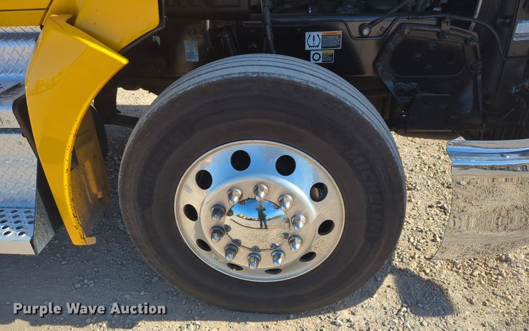 image for item OD9107 2019 Kenworth T680  semi truck