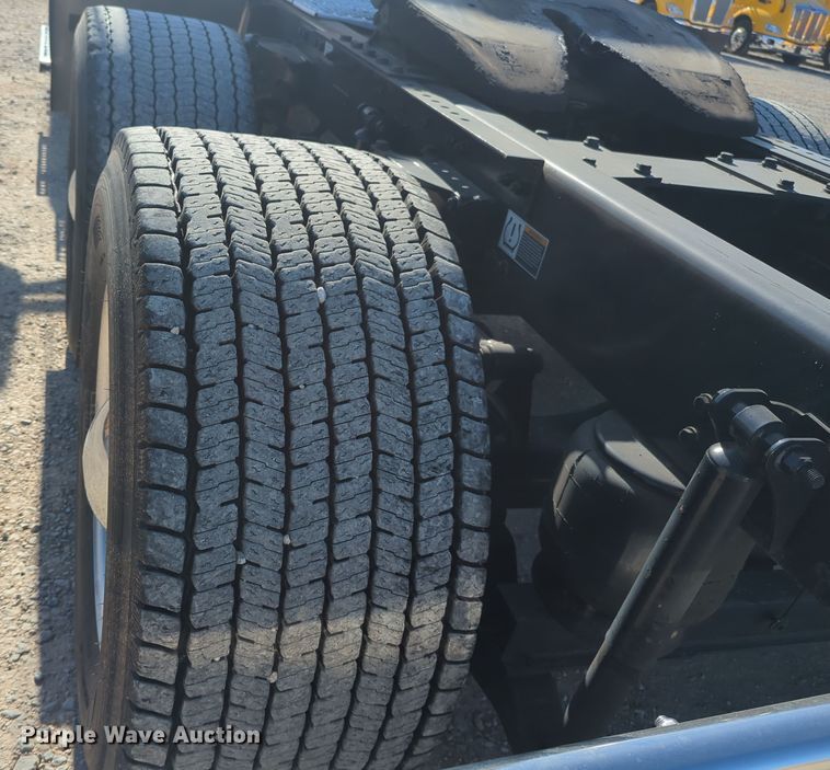 image for item OD9107 2019 Kenworth T680  semi truck