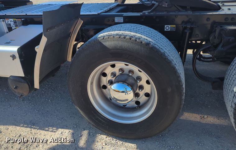 image for item OD9107 2019 Kenworth T680  semi truck