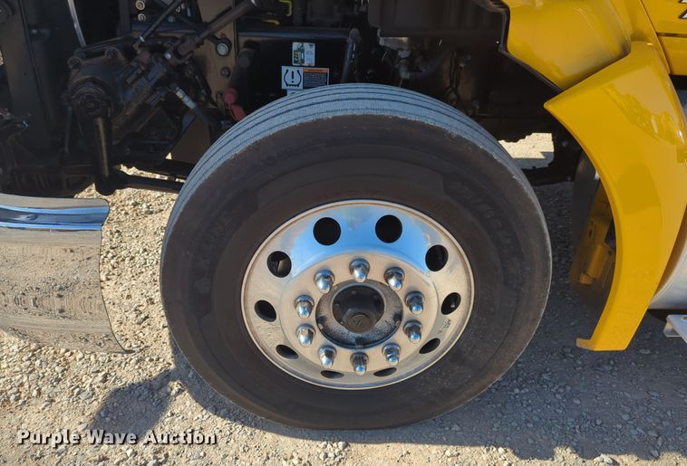 image for item OD9107 2019 Kenworth T680  semi truck