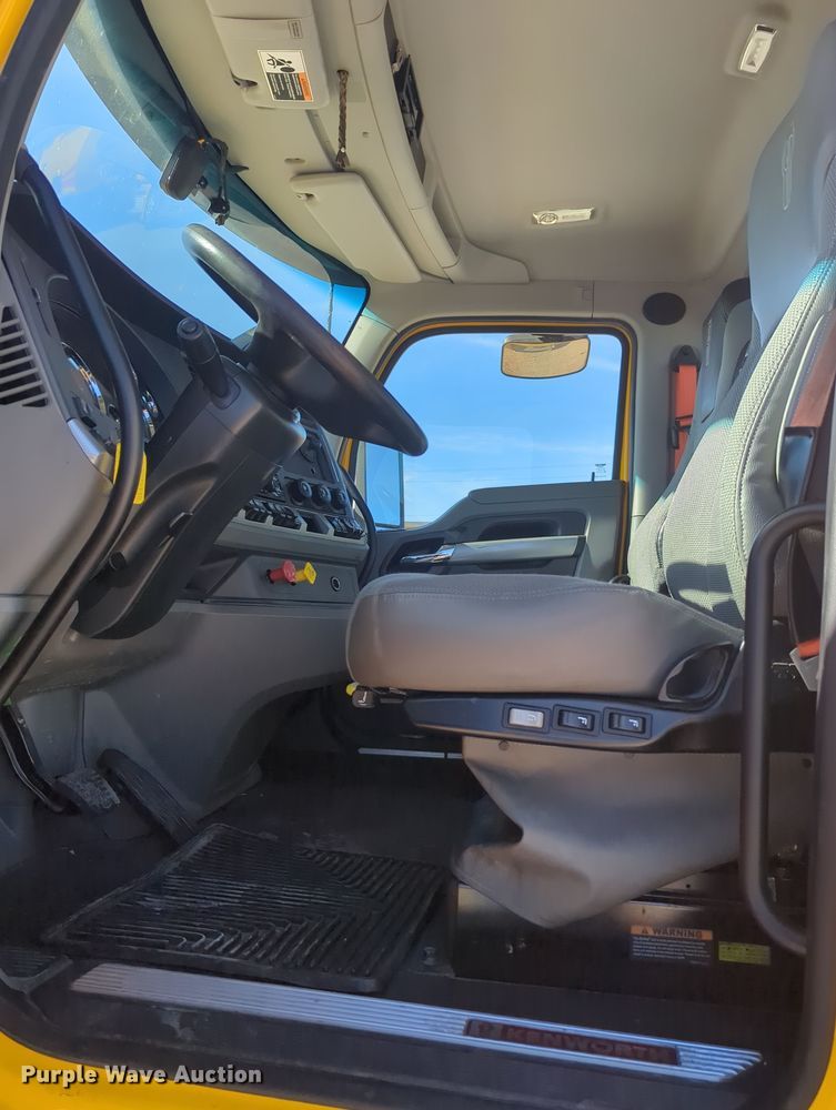 image for item OD9108 2020 Kenworth T680  semi truck