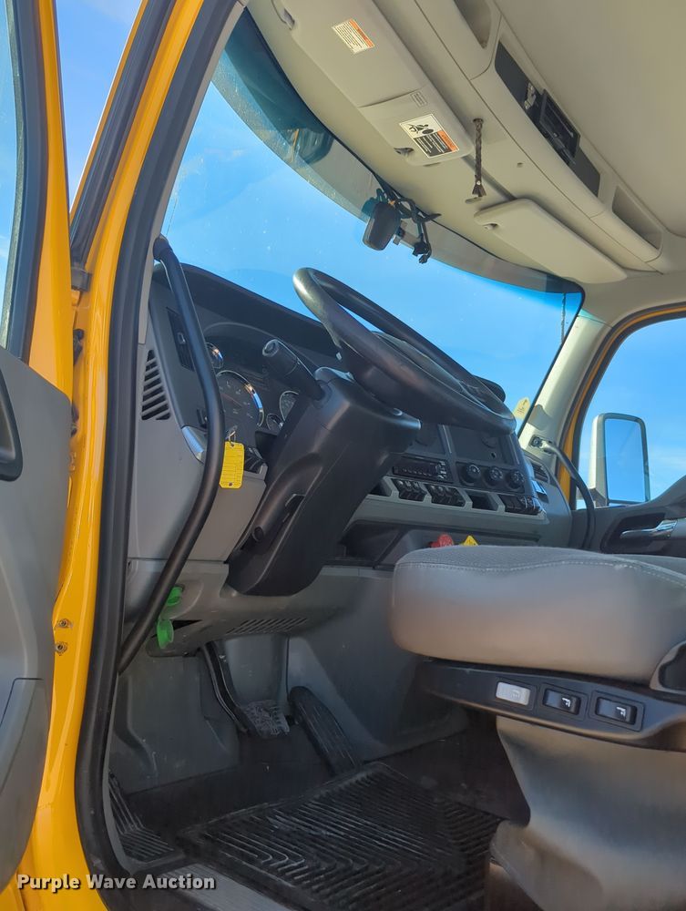 image for item OD9108 2020 Kenworth T680  semi truck