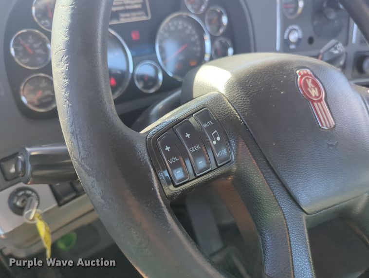 image for item OD9108 2020 Kenworth T680  semi truck