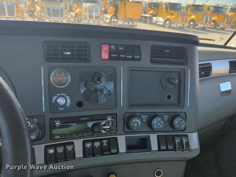 image for item OD9108 2020 Kenworth T680  semi truck
