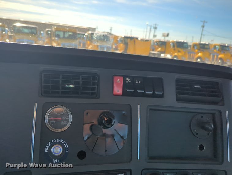 image for item OD9108 2020 Kenworth T680  semi truck