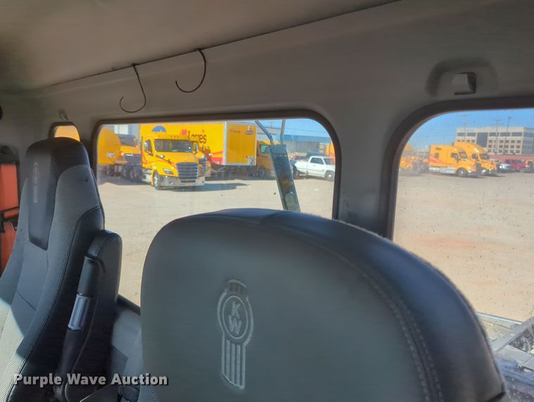 image for item OD9108 2020 Kenworth T680  semi truck