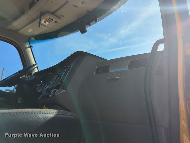 image for item OD9108 2020 Kenworth T680  semi truck