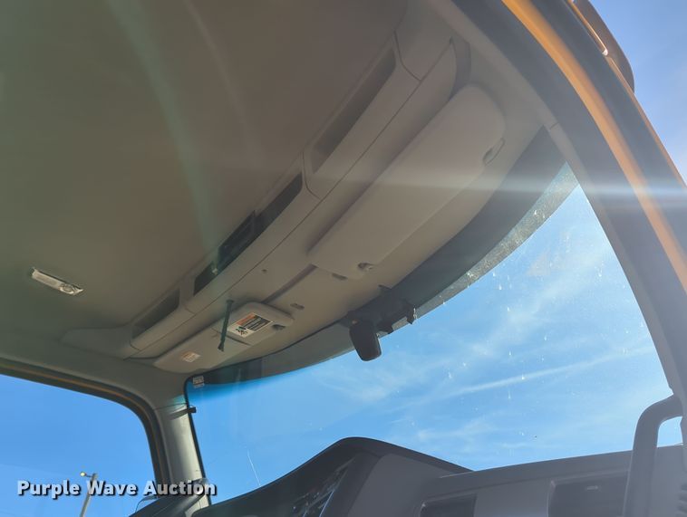 image for item OD9108 2020 Kenworth T680  semi truck