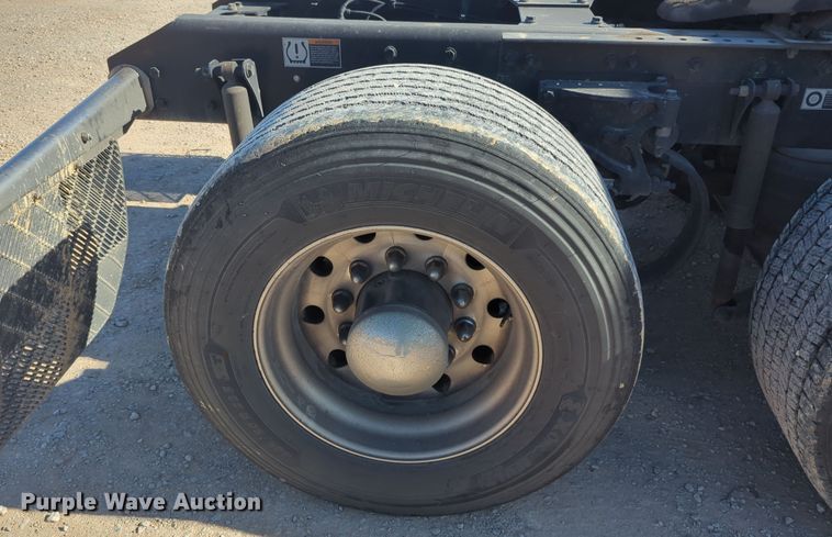 image for item OD9108 2020 Kenworth T680  semi truck