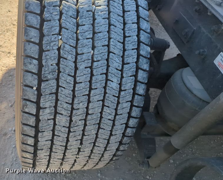 image for item OD9108 2020 Kenworth T680  semi truck