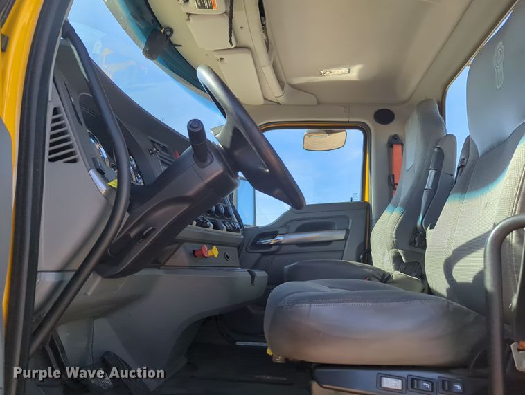 image for item OD9109 2019 Kenworth T680  semi truck