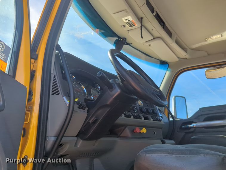 image for item OD9109 2019 Kenworth T680  semi truck