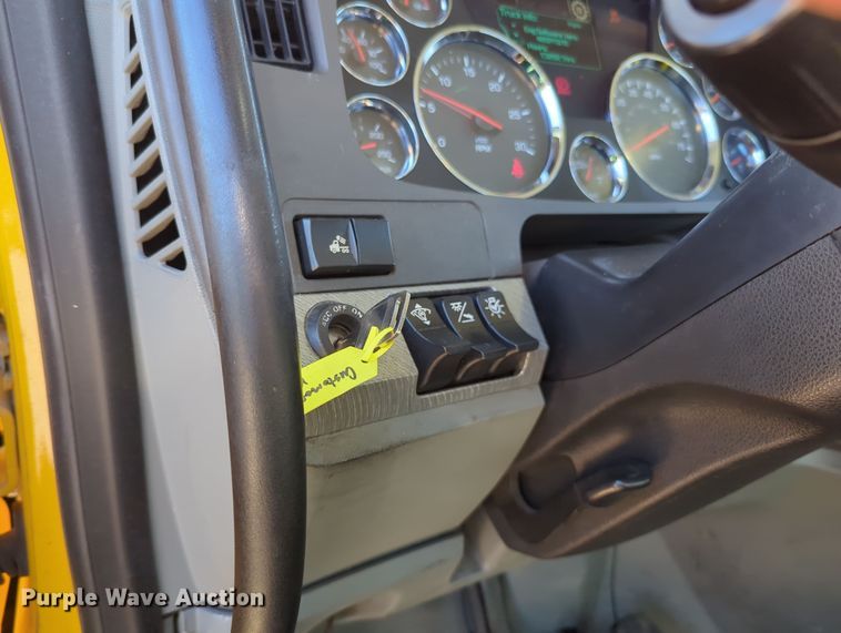 image for item OD9109 2019 Kenworth T680  semi truck