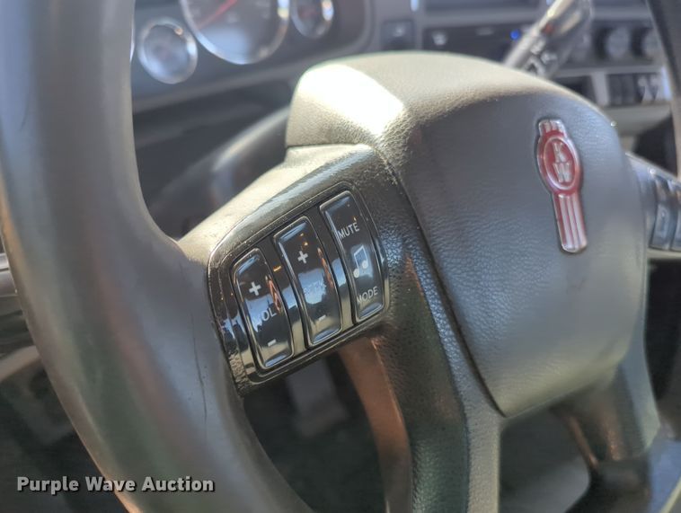 image for item OD9109 2019 Kenworth T680  semi truck