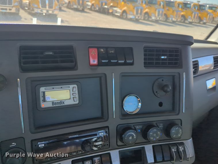 image for item OD9109 2019 Kenworth T680  semi truck
