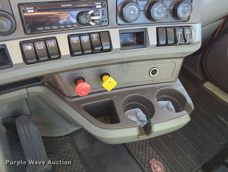 image for item OD9109 2019 Kenworth T680  semi truck