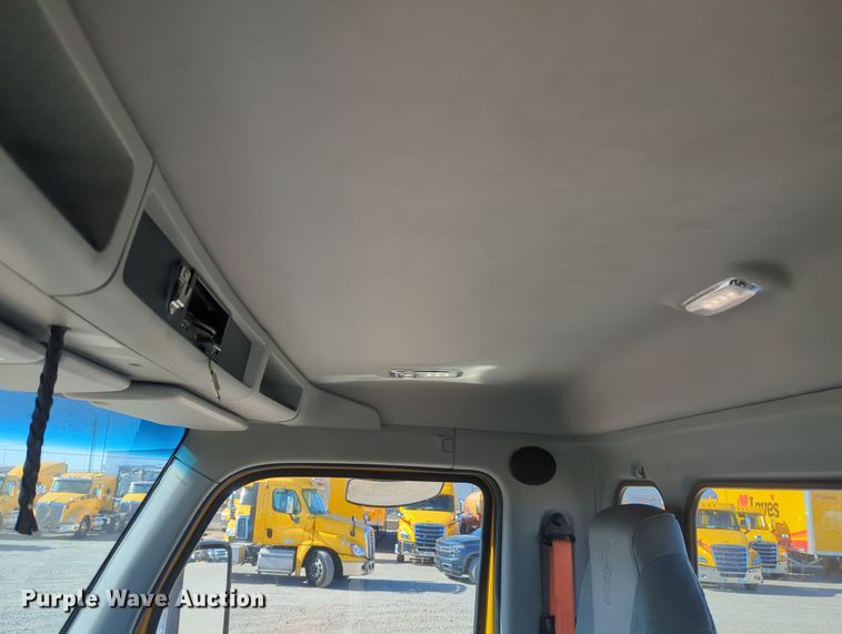 image for item OD9109 2019 Kenworth T680  semi truck