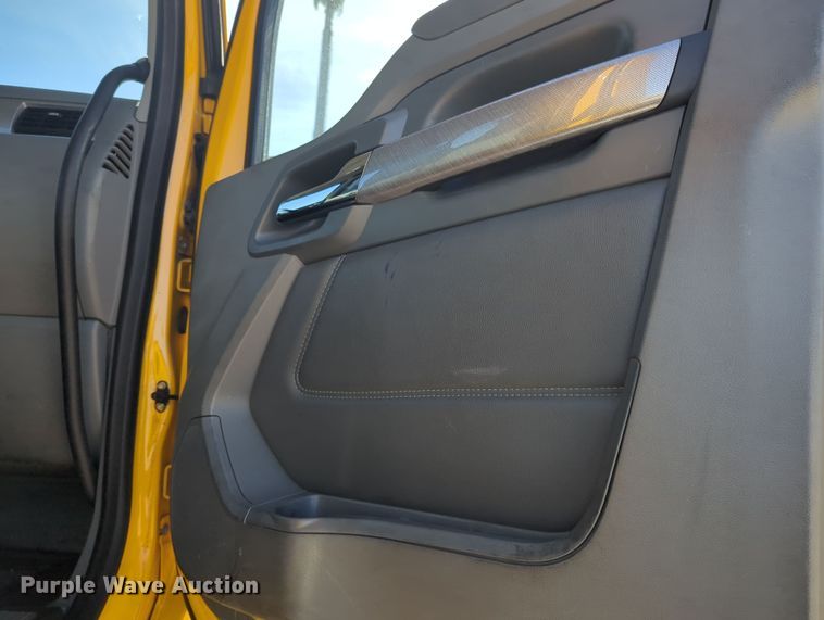 image for item OD9109 2019 Kenworth T680  semi truck