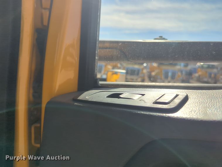 image for item OD9109 2019 Kenworth T680  semi truck