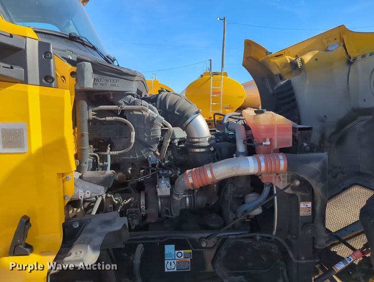 image for item OD9109 2019 Kenworth T680  semi truck