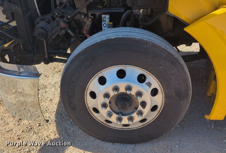 image for item OD9109 2019 Kenworth T680  semi truck