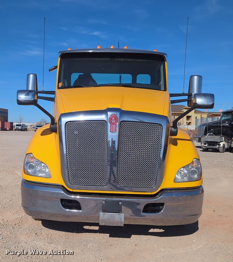 image for item OD9110 2020 Kenworth T680  semi truck