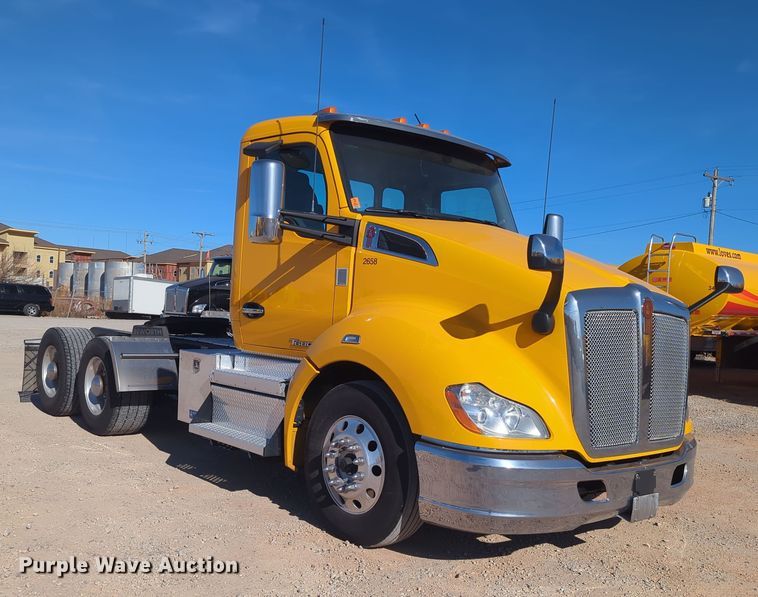 image for item OD9110 2020 Kenworth T680  semi truck