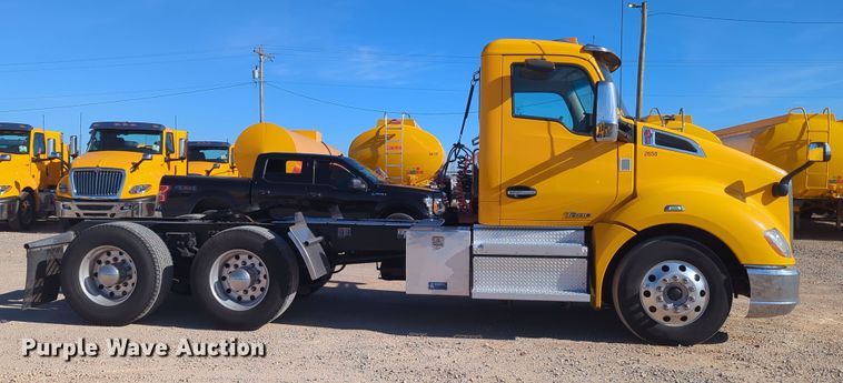image for item OD9110 2020 Kenworth T680  semi truck