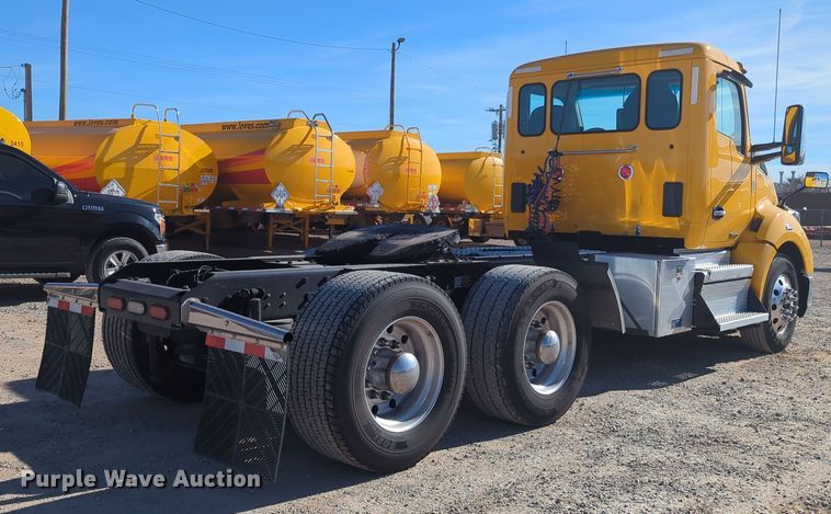 image for item OD9110 2020 Kenworth T680  semi truck