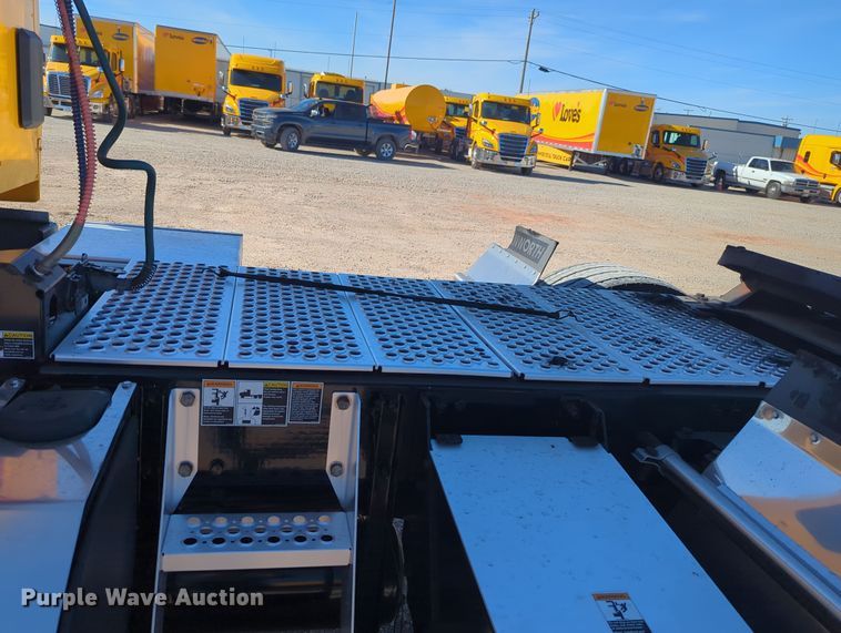 image for item OD9110 2020 Kenworth T680  semi truck