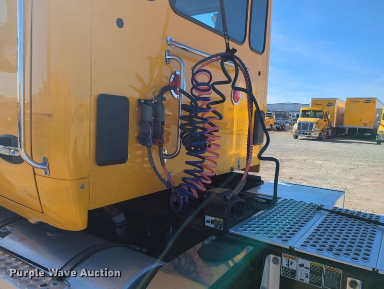 image for item OD9110 2020 Kenworth T680  semi truck