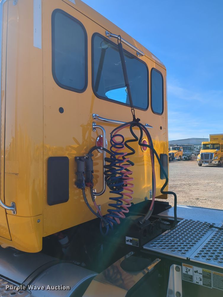 image for item OD9110 2020 Kenworth T680  semi truck