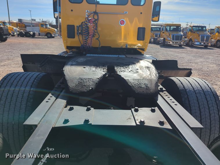 image for item OD9110 2020 Kenworth T680  semi truck