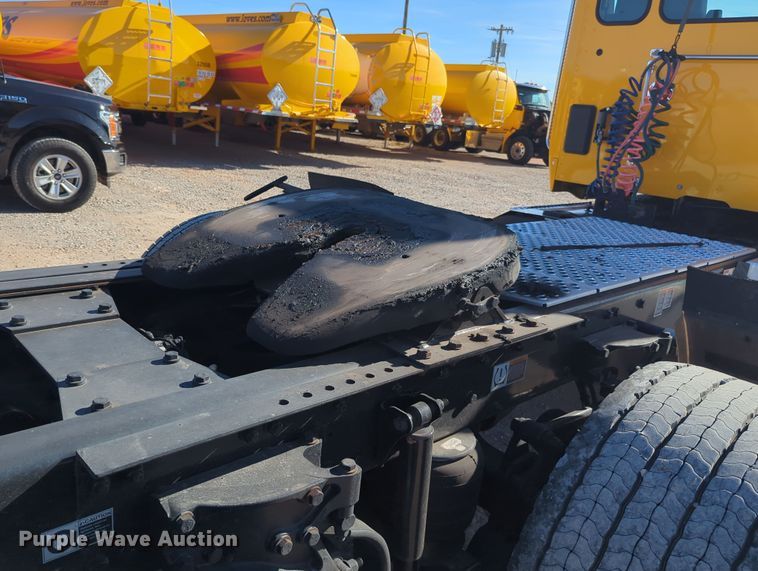 image for item OD9110 2020 Kenworth T680  semi truck