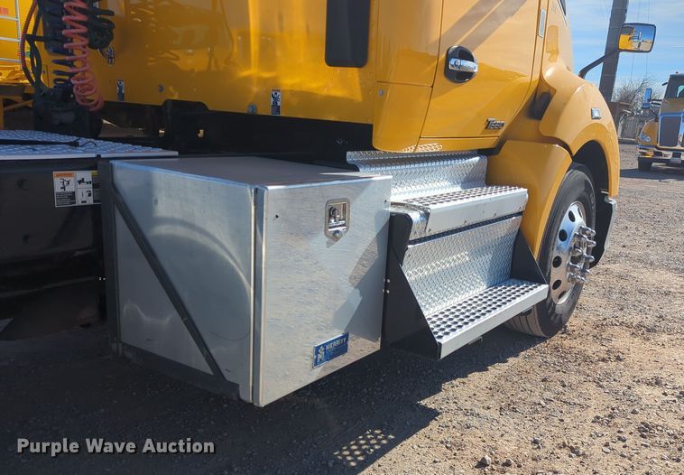 image for item OD9110 2020 Kenworth T680  semi truck